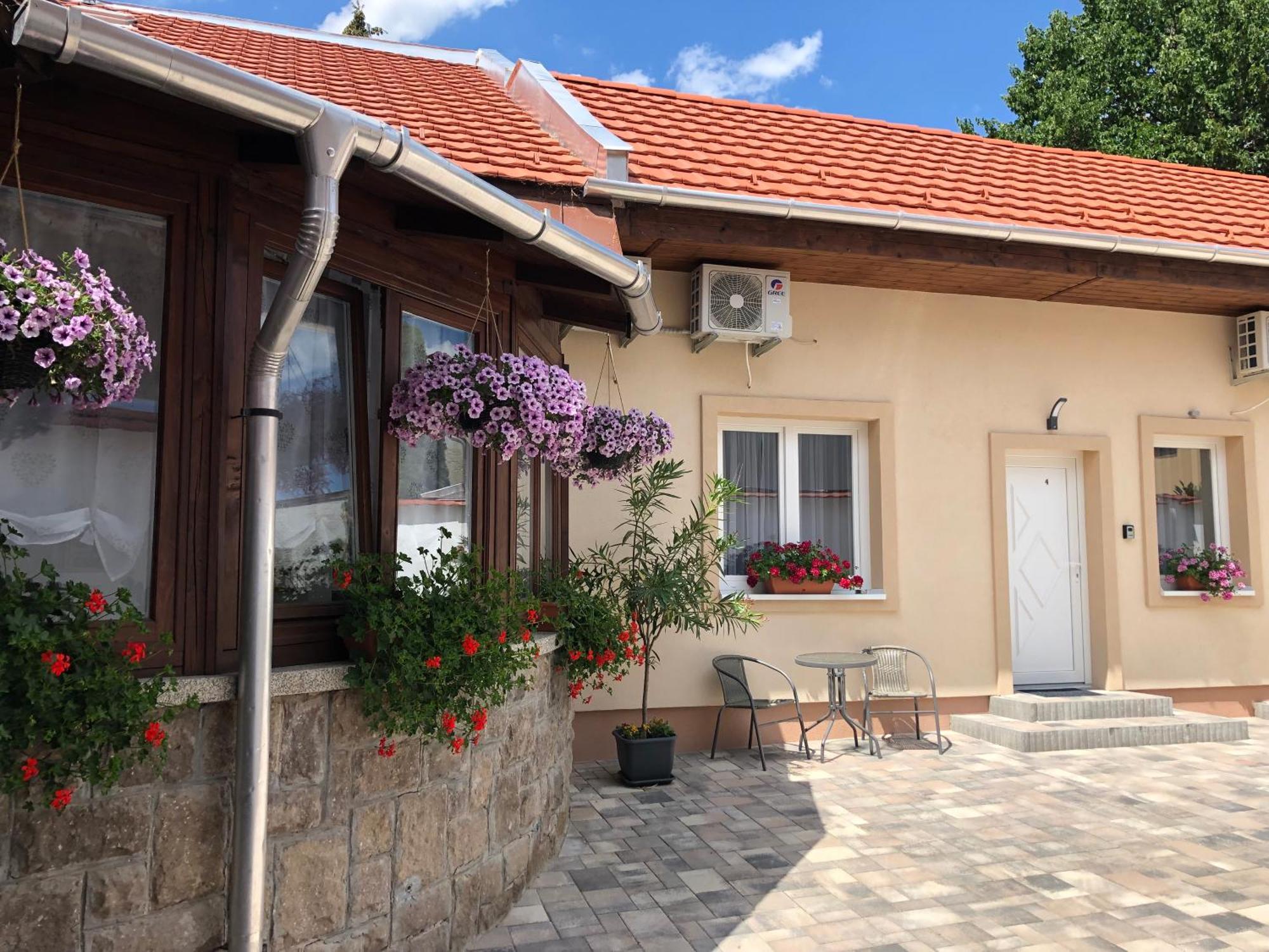 Illa Apartments Егер Екстериор снимка