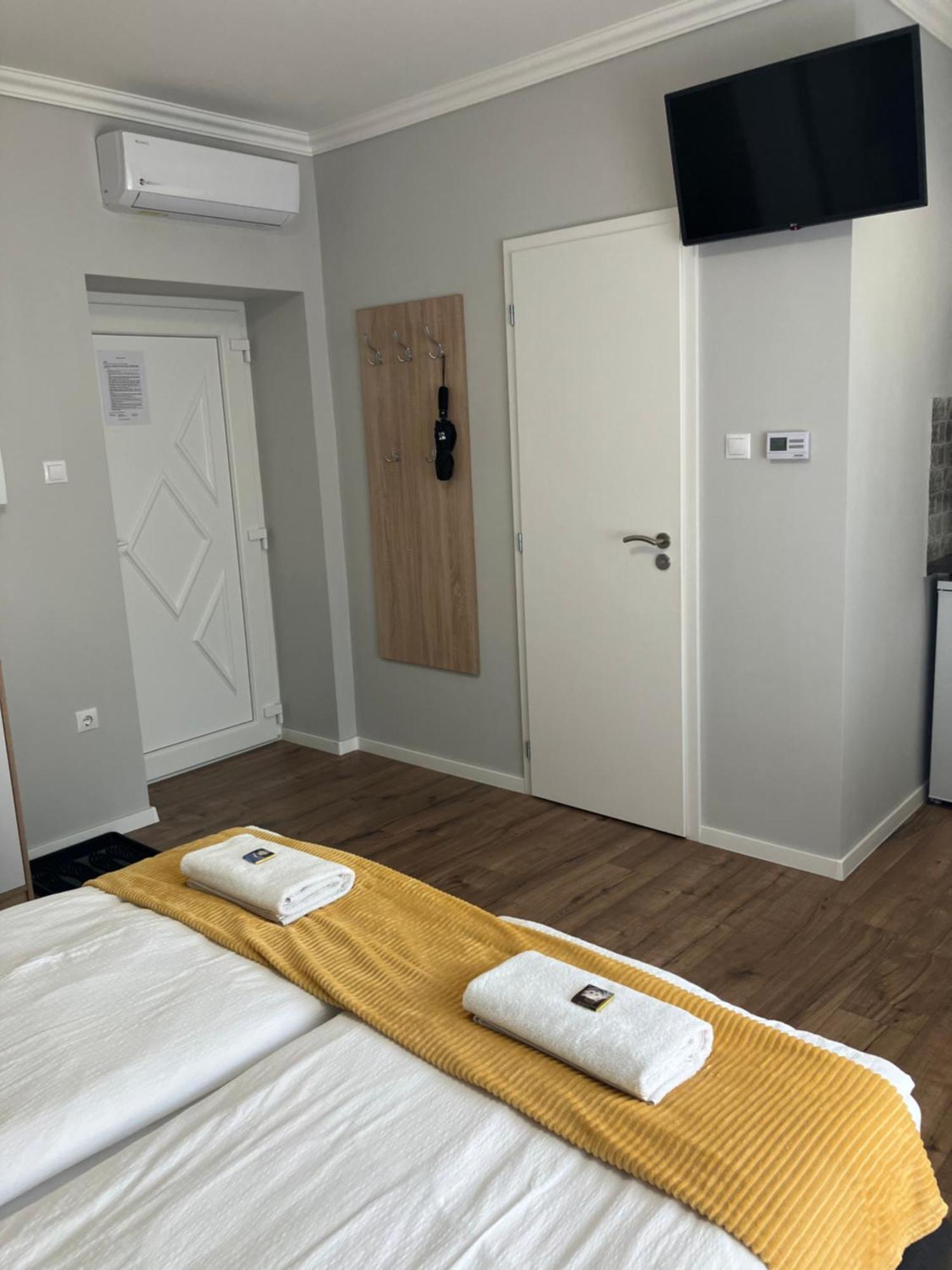 Illa Apartments Егер Екстериор снимка