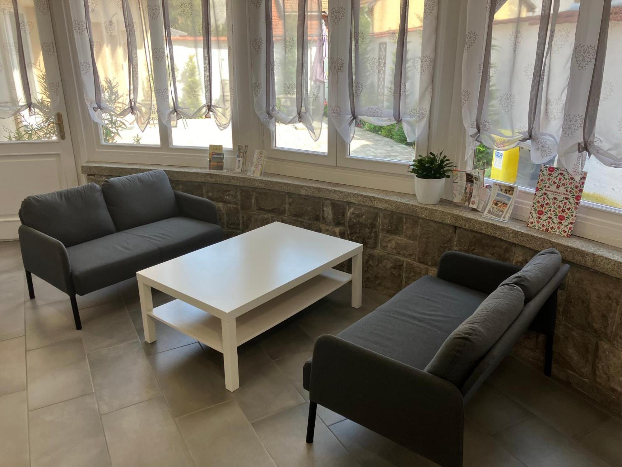 Illa Apartments Егер Екстериор снимка